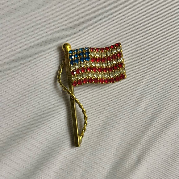 Vintage Jewelry - Patriotic Vintage Flag Pin